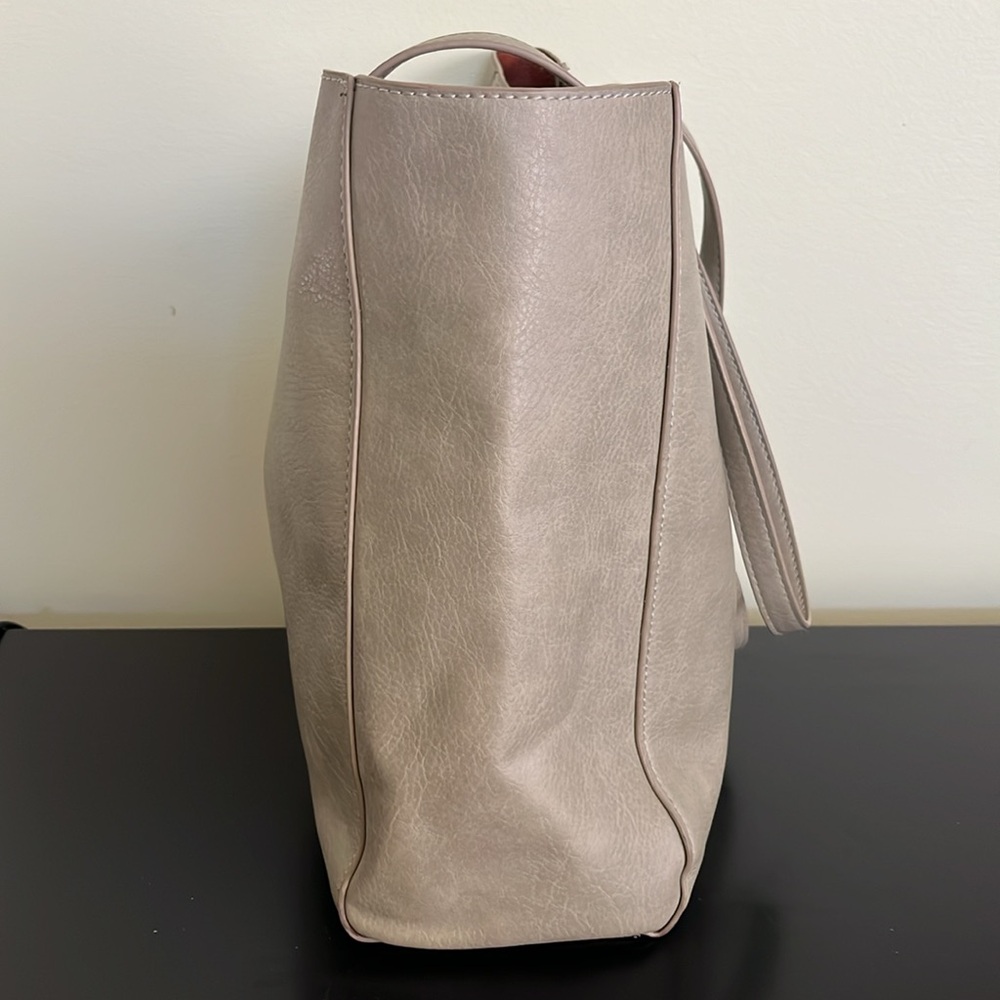 Olive green shoulder tote and pouch - Picture 11 of 13